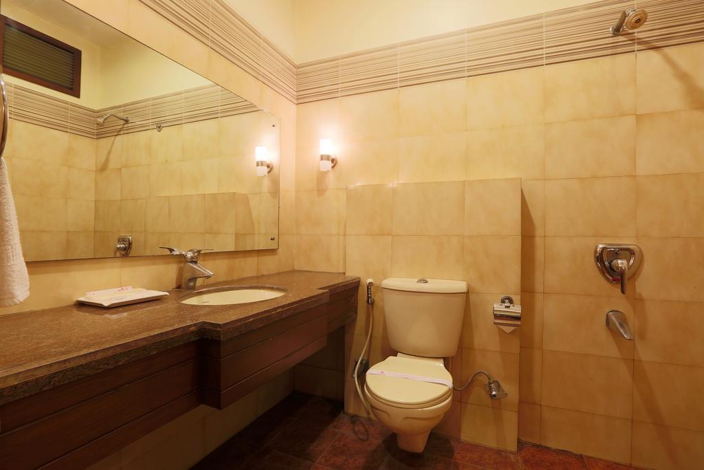 Hotel Millennium Гувахати Екстериор снимка